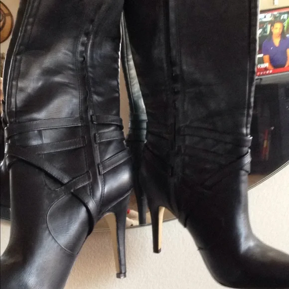 Beautiful black boots - Picture 2 of 4